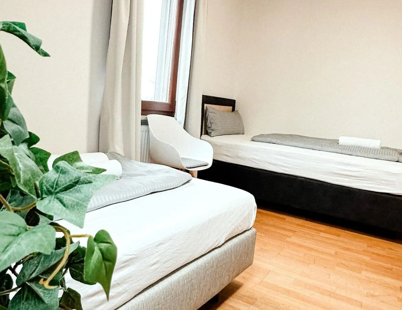 Sali Homes K39 Monte-Carlo -Spacious 6-Bedroom Apartment With Terrace And Garden Views In Bayreuth Ideal For Groups